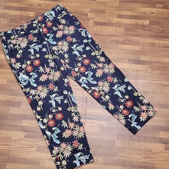 Anne Taylor Petite Factory Floral Cropped pants size 2P - Picture 3 of 12